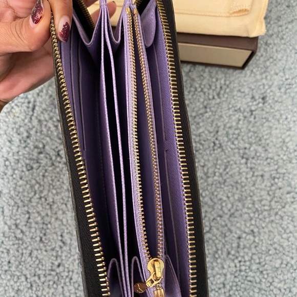 Multi color zippy wallet - Picture 7 of 8